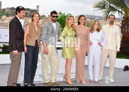 Cast membri del film: Guest, Guest, Pierre-Yves Cardinal, Magalie Lépine Blondeau, Monia Chokri, Nancy Grant, Francis-William Rhéaume Fotocall del film 'la natura dell'amore' ('semplice comme Sylvain') 76th Festival del Cinema di Cannes 19 maggio 2023 Foto Stock