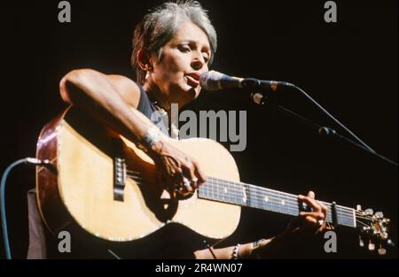 Il cantante folk americano Joan Baez in un concerto, c. Sci. Foto Stock