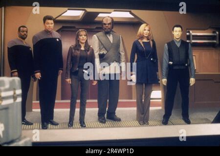 Star Trek Insurrection Year : 1998 USA Director : Jonathan Frakes Levar Burton, Jonathan Frakes, Marina Sirtis, Michael Dorn, Gates McFadden, Spiner Brent Foto Stock