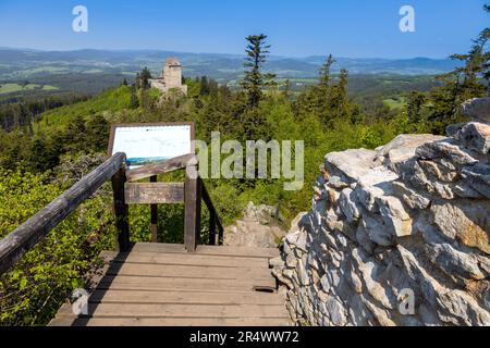 Goticky hrad Kasperk, Kasperske Hory, Sumava, Ceska republika / castello gotico Kasper vicino a Kasperske Hory città, Sumava, Repubblica Ceca Foto Stock