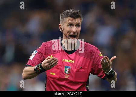 Milano, Italia. 27th maggio, 2023. Il Referee Daniele Orsato reagisce durante la Serie A alla partita di Giuseppe Meazza a Milano. Il credito di immagine dovrebbe essere: Jonathan Moskrop/Sportimage Credit: Sportimage Ltd/Alamy Live News Foto Stock