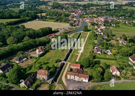 Veduta aerea su Rogny les Sept Ecluses in Borgogna in Francia Foto Stock