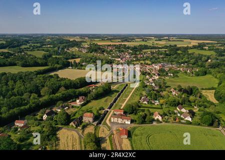 Veduta aerea su Rogny les Sept Ecluses in Borgogna in Francia Foto Stock