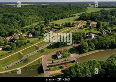 Veduta aerea su Rogny les Sept Ecluses in Borgogna in Francia Foto Stock