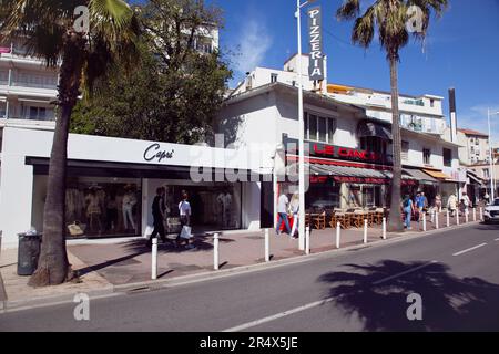 Francia, Provenza-Alpi-Costa Azzurra, Antibes Juan-les-Pins, negozio turistico. Foto Stock