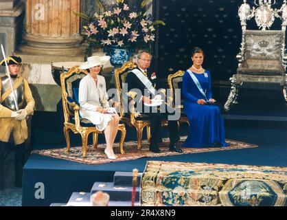 Crown Princess Victoria con la coppia reale durante il suo giorno di 18th compleanno e autorità Foto Stock