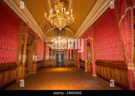 Budapest, Ungheria - 28th novembre 2022: Un corridoio nel Teatro dell'Opera di Budapest, Ungheria. Foto Stock
