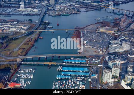 Vista aerea di un affollato canale navigabile a Richmond, British Columbia, Canada; Richmond, British Columbia, Canada Foto Stock