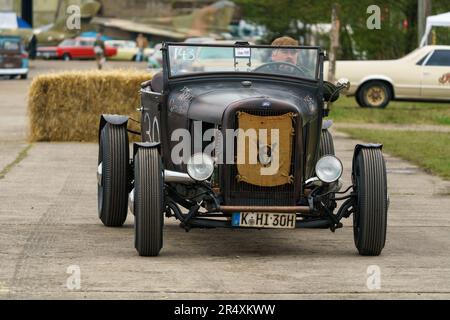 FINOWFURT, GERMANIA - 06 MAGGIO 2023: La canna calda basata su Ford modello A Speedster, 1929. Festival di gara 2023. Apertura stagionale. Foto Stock