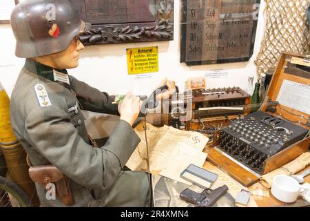 Operatore telefonico tedesco nel Museo militare delle Isole del canale, la Grande Route des Mielles, Saint Ouen, Parrocchia di St Ouen, Jersey, Isole del canale Foto Stock