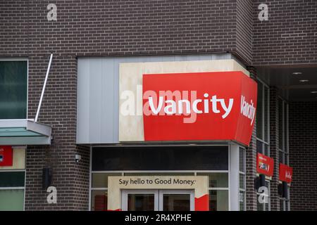 Un segno di Vancity (Vancouver City Savings Credit Union). Vancity è una cooperativa finanziaria di proprietà dei soci con sede a Vancouver, British Columbia Foto Stock