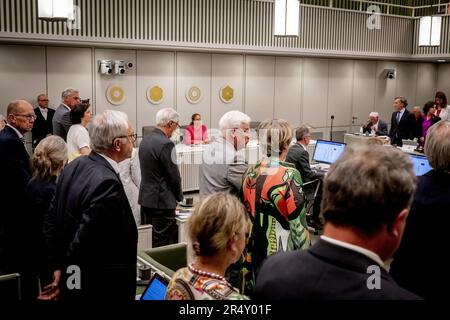 L'AIA - Paesi Bassi, 30/05/2023, il Ministro Carola Schouten (Politica di povertà, partecipazione e Pensioni) prima del voto del Senato sulla legge pensionistica che rende possibile un nuovo sistema pensionistico. Si tratta di una delle più grandi riforme degli ultimi decenni. Le attività pensionistiche olandesi si stanno spostando da un piatto collettivo a un piatto in gran parte individuale. ANP ROBIN UTRECHT olanda fuori - belgio fuori Foto Stock