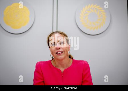 L'AIA - Paesi Bassi, 30/05/2023, il Ministro Carola Schouten (Politica di povertà, partecipazione e Pensioni) prima del voto del Senato sulla legge pensionistica che rende possibile un nuovo sistema pensionistico. Si tratta di una delle più grandi riforme degli ultimi decenni. Le attività pensionistiche olandesi si stanno spostando da un piatto collettivo a un piatto in gran parte individuale. ANP ROBIN UTRECHT olanda fuori - belgio fuori Foto Stock