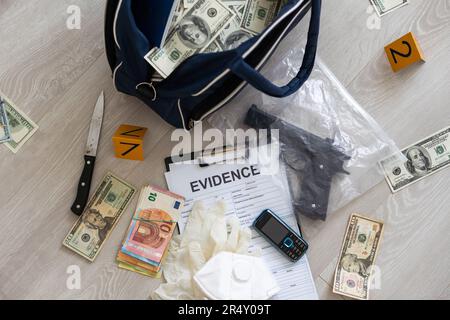 Borsone Full Black Duffel Bag di Hundred Dollar Bills Foto Stock