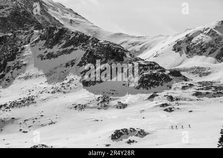 In inverno le montagne rocciose Foto Stock