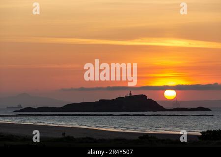 Berwick nord, Scozia. 30 maggio 2023 Tramonto sull'isola di Fidra nel Firth of Forth. © Richard Newton / Alamy Live News Foto Stock