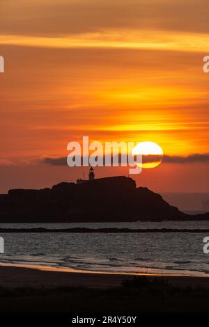 Berwick nord, Scozia. 30 maggio 2023 Tramonto sull'isola di Fidra nel Firth of Forth. © Richard Newton / Alamy Live News Foto Stock