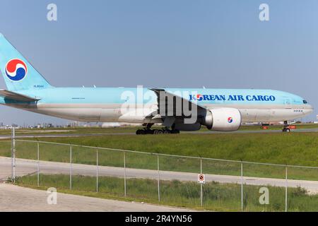 Korean Air Cargo 777 presso l'aeroporto Pearson di Toronto Foto Stock