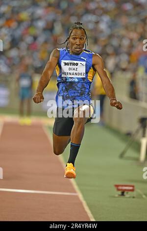 Andy Diaz Hernandez (CUB) si piazza terzo nel salto triplo in un 58-4 3/4 (17.80m) a vento durante il Doha Diamond League Meeting, venerdì 5 maggio 2023, al Qatar Sports Club di Doha, Qatar. (Jiro Mochizuki/immagine dello sport) Foto Stock