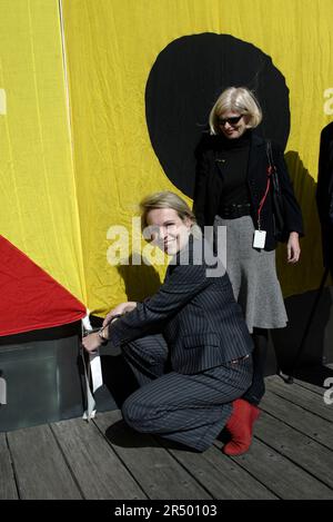 (l-r) Tanya Plibersek MP, Mary-Louise Williams (Direttore del Museo Marittimo Nazionale Australiano). La cerimonia ufficiale per svelare tre nuovi pannelli sulla parete di benvenuto, che contiene i nomi degli immigrati in Australia alla parete di benvenuto. La parete di 100 metri si trova presso l'Australian National Maritime Museum a Darling Harbour vicino ai Pyrmont Docks, un luogo dove milioni di nuovi coloni hanno messo piede per la prima volta a terra. Sydney, Australia. 18.05.08. Foto Stock