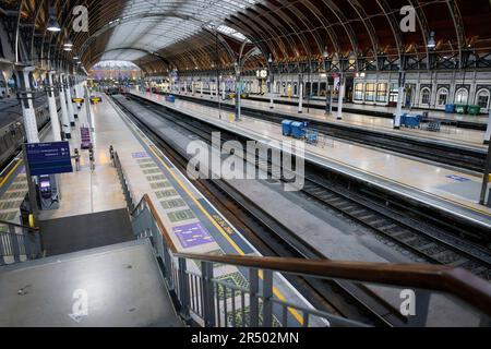 Londra, Regno Unito. 31st maggio, 2023. Piattaforme vuote a Paddington Station a Londra la mattina di un altro giorno di sciopero attraverso le reti ferroviarie. I passeggeri sono stati avvertiti di aspettarsi un'interruzione significativa mentre i membri dell'ASLEF Union (Associated Society of Locomotive Engineers and vigili del fuoco) si accingono a pagare e a lavorare. Photo credit: Ben Cawthra/Sipa USA Credit: Sipa USA/Alamy Live News Foto Stock