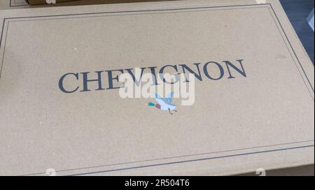 Bordeaux , Aquitaine France - 05 29 2023 : Chevignon Shop marchio logo e segno di testo abbigliamento francese moda Foto Stock