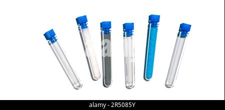 Pellet di idrossido di sodio, granuli di zinco e solfato di rame(II) in provetta con tappo. Ingrediente chimico cosmetico sulla tabella di laboratorio. Foto Stock