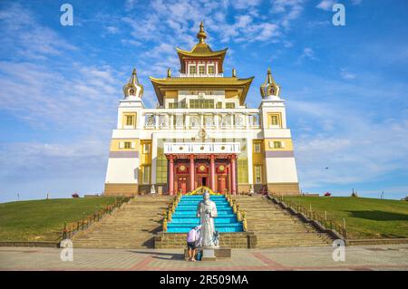 Tempio buddista Burkhan Bakshin Altan SUME (la sede dorata del Buddha Sakyamuni), a Elista, Kalmykia, Russia Foto Stock