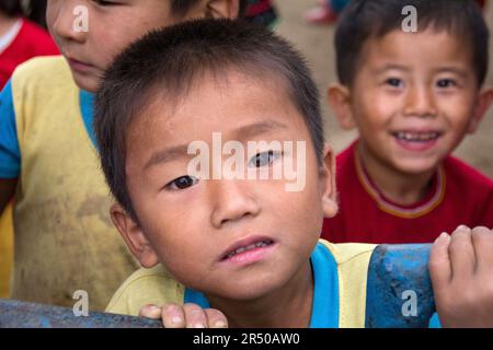 divertimento per i bambini nordcoreani Foto Stock