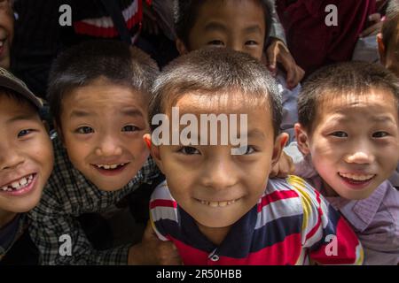 divertimento per i bambini nordcoreani Foto Stock