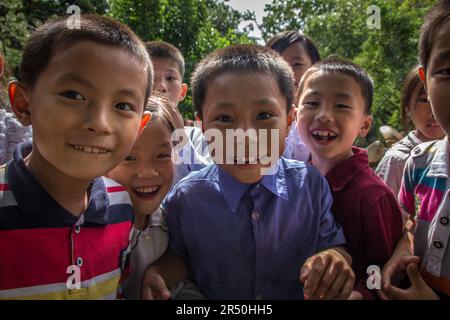 divertimento per i bambini nordcoreani Foto Stock