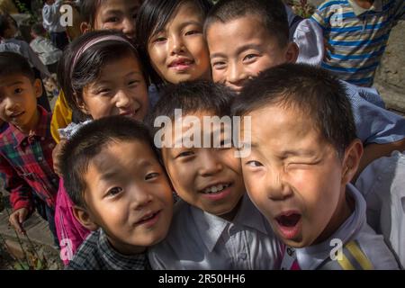 divertimento per i bambini nordcoreani Foto Stock