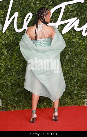 Rihanna partecipa ai Fashion Awards 2019 alla Royal Albert Hall di Londra, Inghilterra. Foto Stock