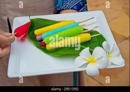 Lollie colorate di ghiaccio di frutta Foto Stock