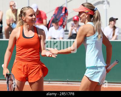 Parigi, Francia. 31st maggio, 2023. Il belga Kimberley Zimmermann e il belga Maryna Zanevska hanno ritratto durante una partita di tennis doppia tra la coppia belga Zanevska-Zimmermann e la coppia francese Andrianjafitrimo-ferro, nel primo round delle doppie femminili al torneo di tennis francese Roland Garros Open di Parigi, in Francia, mercoledì 31 maggio 2023. BELGA PHOTO BENOIT DOPPAGNE Credit: Belga News Agency/Alamy Live News Foto Stock