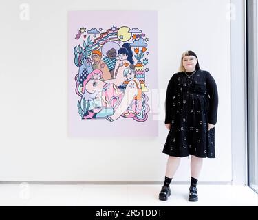 SOLO USO EDITORIALE l'illustratore Queer Emma Hayden svela la sua ultima installazione intitolata 'Bloom' a 99 Bishopsgate a Londra come parte del programma estivo di Brookfield Properties. Data immagine: Mercoledì 31 maggio 2023. Foto Stock