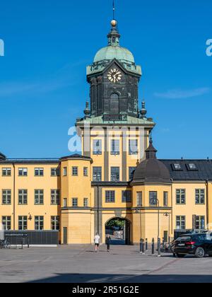 La Torre Holmen nel vecchio paesaggio industriale in una serata di sole a fine maggio 2023. Norrköping è una storica città industriale in Svezia. Foto Stock
