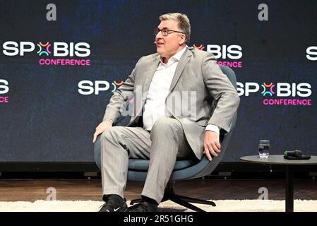 Duesseldorf, Germania. 31st maggio, 2023. Axel Hellmann, portavoce del Consiglio di Amministrazione di Eintracht Frankfurt Fußball AG, interviene durante il Congresso di SpoBis. SpoBis è il più grande evento sportivo d'Europa. Nei prossimi due giorni, i più importanti responsabili decisionali del settore sportivo si scambieranno opinioni sugli ultimi sviluppi e tendenze. Credit: Roberto Pfeil/dpa/Alamy Live News Foto Stock