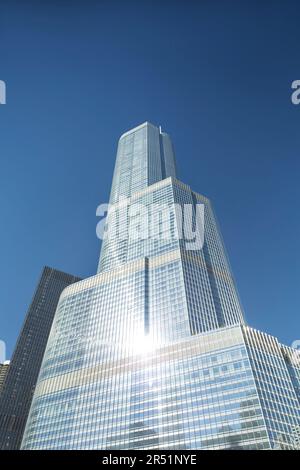 USA, Illinois, Chicago, la luce del sole si riflette nella torre Trump. Foto Stock