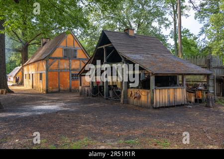 9 MAGGIO 2023 - JAMESTOWN, VIRGINIA, USA: L'insediamento di Jamestown con edifici storici. Foto Stock