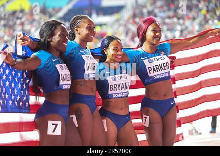 La squadra statunitense che gestisce la staffetta 4x100 m al Campionato Mondiale di Atletica 2019 di Doha. Foto Stock