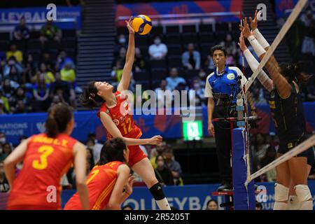 Nagoya, Giappone. 31st maggio, 2023. Li Yingying (top) of China punta la palla durante la Volley Nations League 2023 tra Cina e Brasile a Nagoya, Giappone, 31 maggio 2023. Credit: Zhang Xiaoyu/Xinhua/Alamy Live News Foto Stock