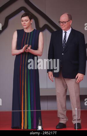 Charlene, Principessa di Monaco e Alberto II, Principe di Monaco, sono visti sul podio dopo il Gran Premio di Monaco F1 al circuito di Monaco il 28 maggio 2023 a Monte-Carlo, Monaco. Foto Stock