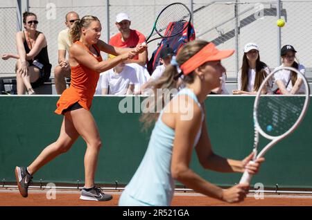 Parigi, Francia. 31st maggio, 2023. Il belga Kimberley Zimmermann e il belga Maryna Zanevska hanno ritratto durante una partita di tennis doppia tra la coppia belga Zanevska-Zimmermann e la coppia francese Andrianjafitrimo-ferro, nel primo round delle doppie femminili al torneo di tennis francese Roland Garros Open di Parigi, in Francia, mercoledì 31 maggio 2023. BELGA PHOTO BENOIT DOPPAGNE Credit: Belga News Agency/Alamy Live News Foto Stock
