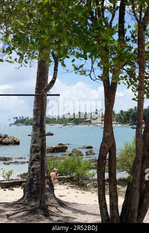 Cairu, Bahia, Brasile - 19 gennaio 2023: Vista dalla spiaggia di Morro de Sao Paulo, nella città di Cairu, Brasile. Foto Stock