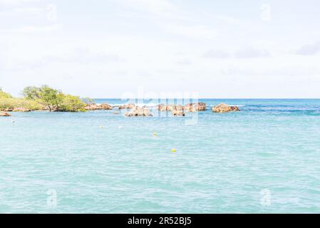 Cairu, Bahia, Brasile - 19 gennaio 2023: Vista dalla spiaggia di Morro de Sao Paulo, nella città di Cairu, Brasile. Foto Stock