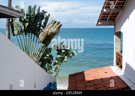 Cairu, Bahia, Brasile - 19 gennaio 2023: Vista dalla spiaggia di Morro de Sao Paulo, nella città di Cairu, Brasile. Foto Stock