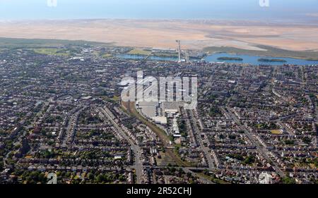 Vista aerea di Southport da est a ovest con il C12 Shopping Park prominente in primo piano, Lancashire Foto Stock