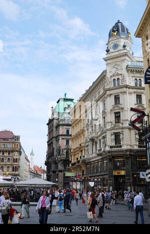 VIENNA, AUSTRAI, MAGGIO 30. Zona Pedestrina di Vienna, Austria il 30 maggio 2012. Vienna conta oltre 10 milioni di visitatori ogni anno. Foto presa su Graben Foto Stock