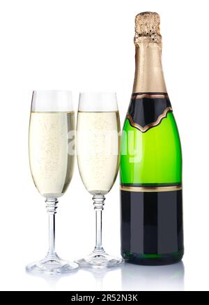 Due bicchieri con champagne e bottiglia isolata su sfondo bianco Foto Stock